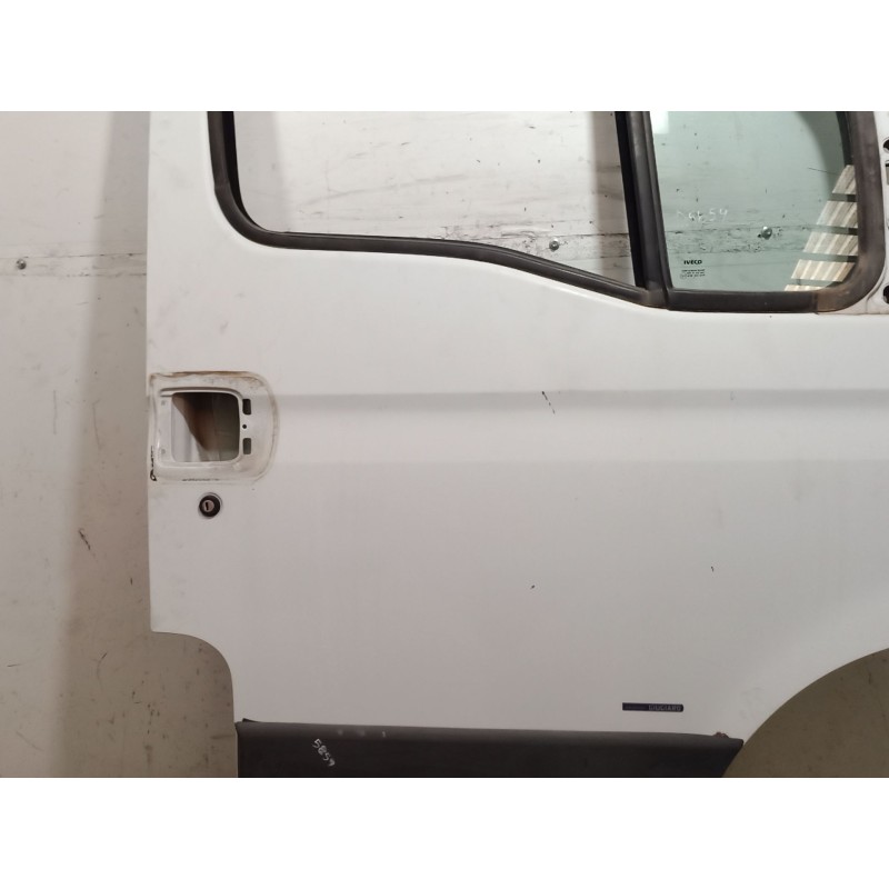 Recambio de puerta delantera derecha para iveco daily iv furgoneta 65c15 referencia OEM IAM   