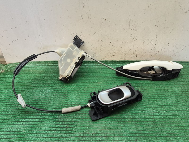 Recambio de cerradura puerta delantera derecha para volkswagen golf plus v (5m1, 521) 1.6 tdi referencia OEM IAM   