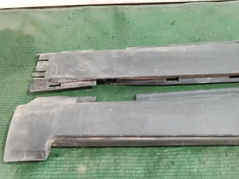 Recambio de faldon lateral para volvo v50 (545) 1.8 referencia OEM IAM   