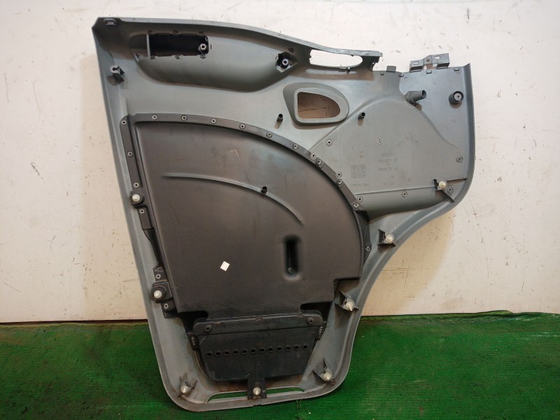 Recambio de guarnecido puerta delantera derecha para iveco daily iv furgoneta 65c15 referencia OEM IAM   