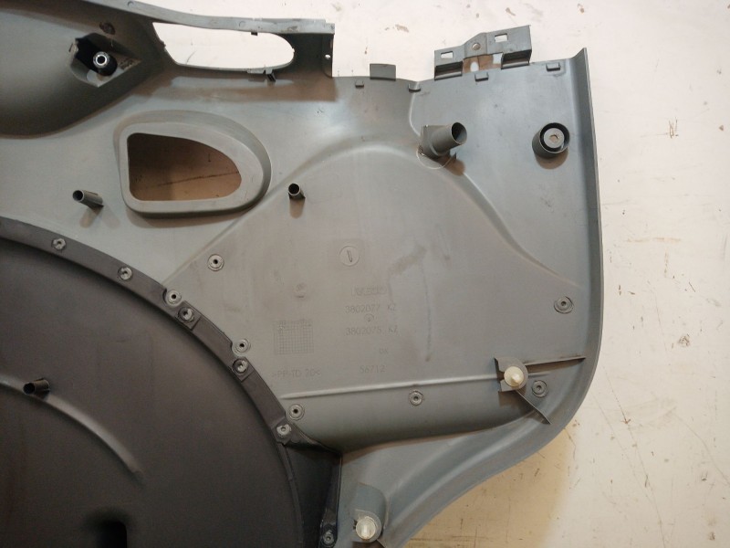 Recambio de guarnecido puerta delantera derecha para iveco daily iv furgoneta 65c15 referencia OEM IAM   