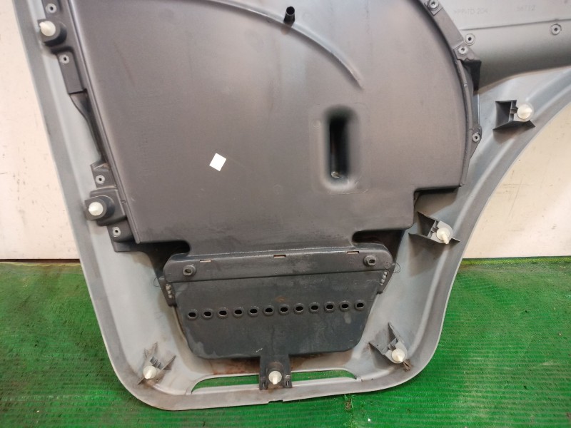 Recambio de guarnecido puerta delantera derecha para iveco daily iv furgoneta 65c15 referencia OEM IAM   