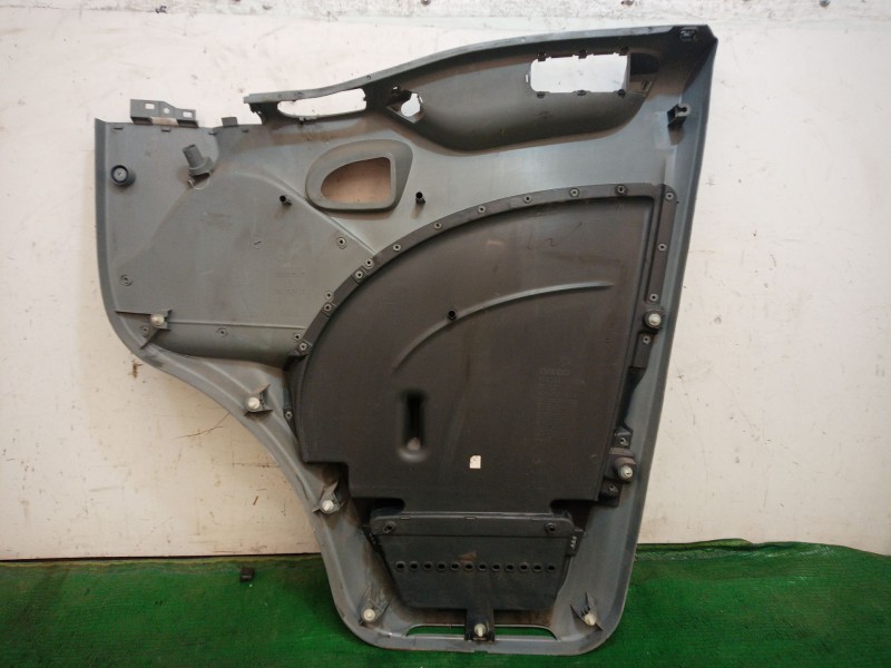 Recambio de guarnecido puerta delantera izquierda para iveco daily iv furgoneta 65c15 referencia OEM IAM   