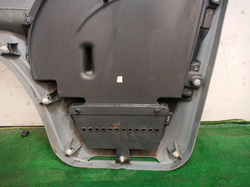 Recambio de guarnecido puerta delantera izquierda para iveco daily iv furgoneta 65c15 referencia OEM IAM   