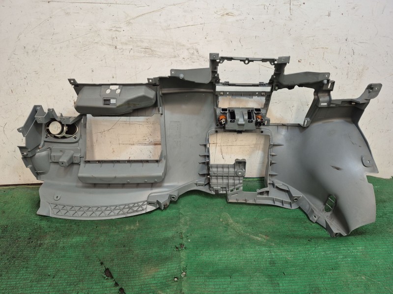 Recambio de salpicadero para iveco daily iv furgoneta 65c15 referencia OEM IAM 3802554 3802554 3802554