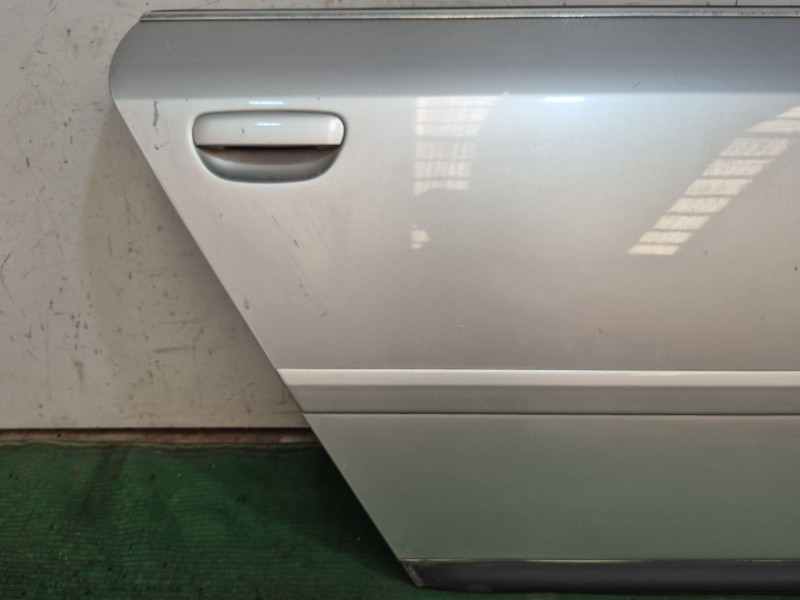 Recambio de puerta trasera derecha para audi a6 berlina (4b2) 2.5 tdi referencia OEM IAM   