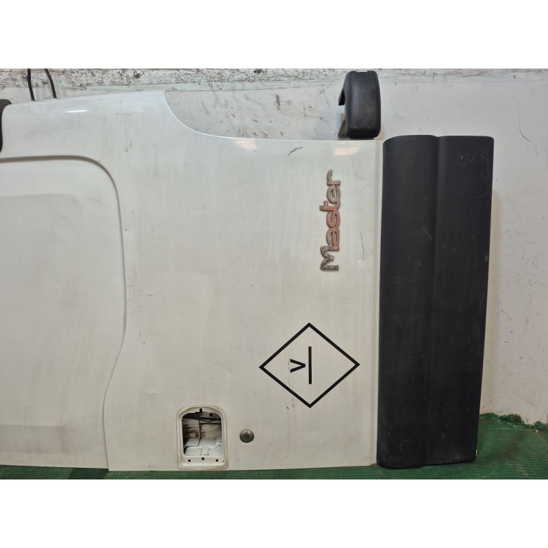 Recambio de puerta carga derecha para renault master ii phase 2 caja cerrada 2.5 diesel referencia OEM IAM   