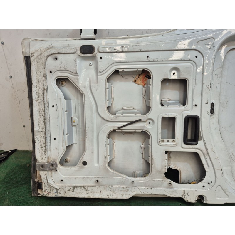 Recambio de puerta carga derecha para renault master ii phase 2 caja cerrada 2.5 diesel referencia OEM IAM   