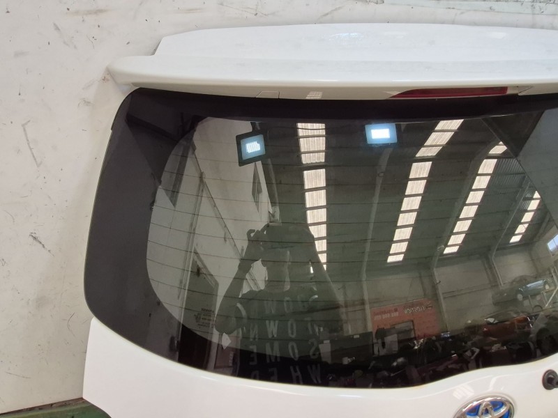 Recambio de porton trasero para toyota yaris (_p13_) 1.5 hybrid (nhp130_) referencia OEM IAM   