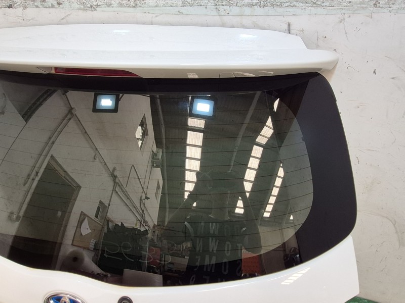 Recambio de porton trasero para toyota yaris (_p13_) 1.5 hybrid (nhp130_) referencia OEM IAM   