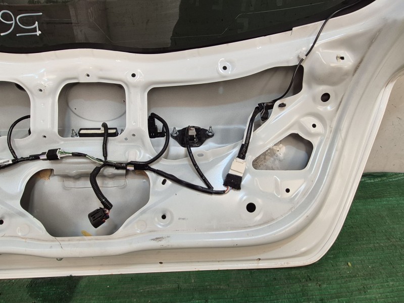 Recambio de porton trasero para toyota yaris (_p13_) 1.5 hybrid (nhp130_) referencia OEM IAM   