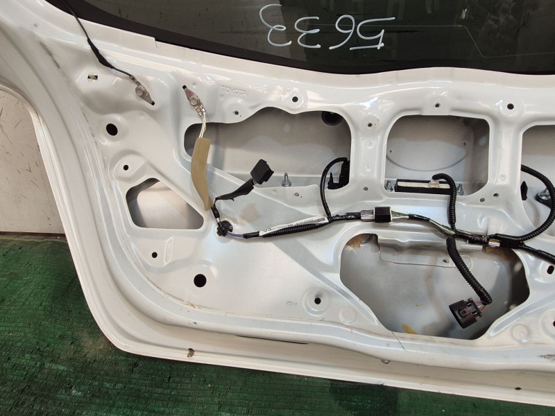 Recambio de porton trasero para toyota yaris (_p13_) 1.5 hybrid (nhp130_) referencia OEM IAM   