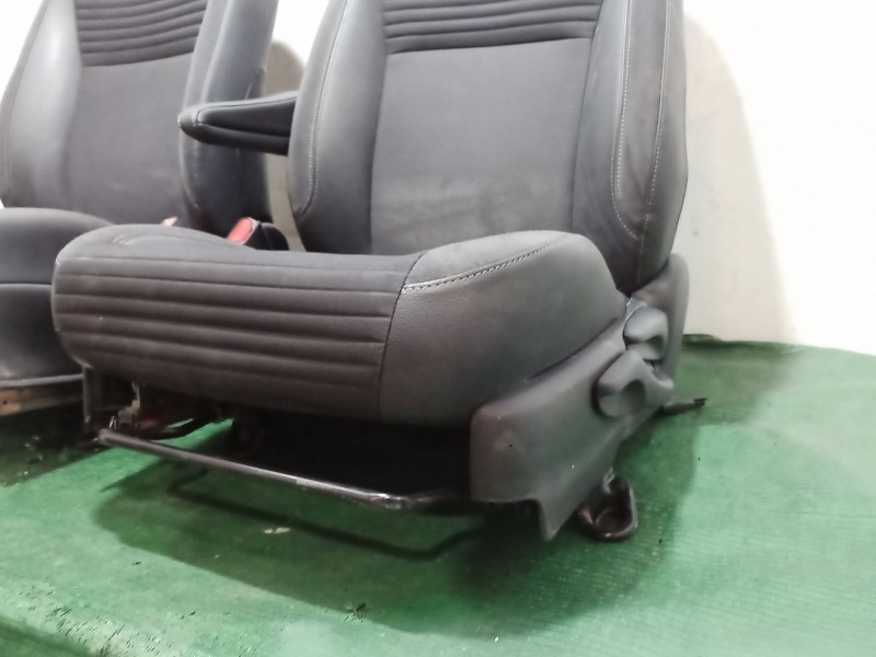 Recambio de asientos delanteros para toyota yaris (_p13_) 1.5 hybrid (nhp130_) referencia OEM IAM   