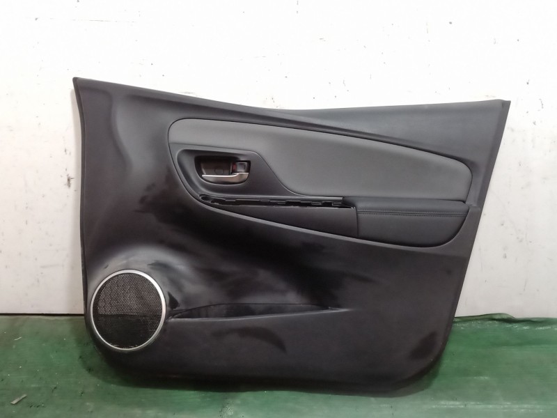 Recambio de guarnecido puerta delantera derecha para toyota yaris (_p13_) 1.5 hybrid (nhp130_) referencia OEM IAM   