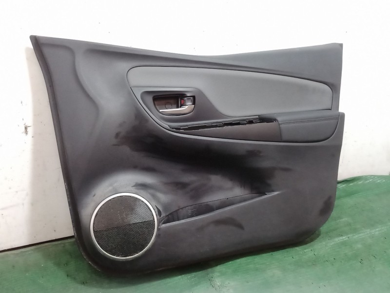 Recambio de guarnecido puerta delantera derecha para toyota yaris (_p13_) 1.5 hybrid (nhp130_) referencia OEM IAM   