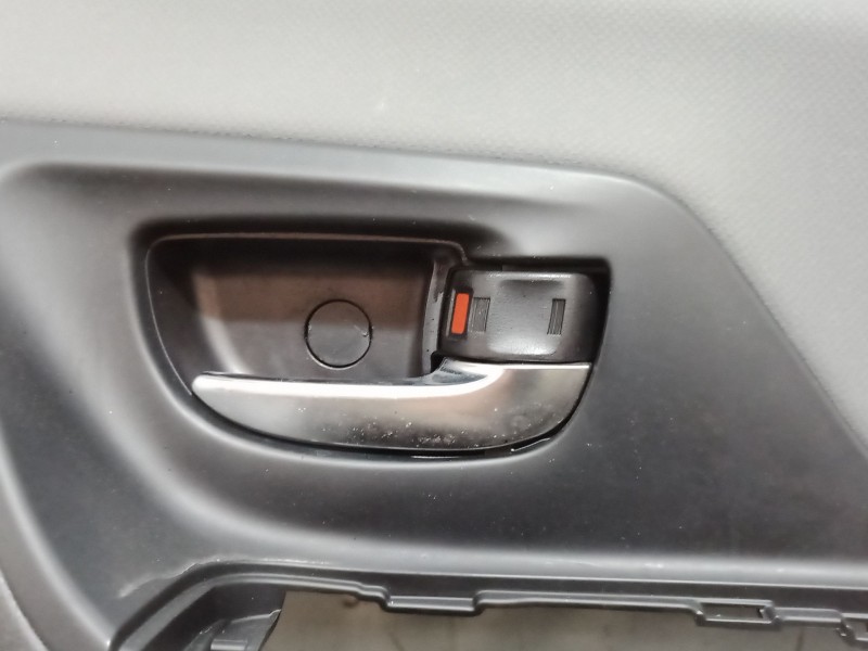 Recambio de guarnecido puerta delantera derecha para toyota yaris (_p13_) 1.5 hybrid (nhp130_) referencia OEM IAM   