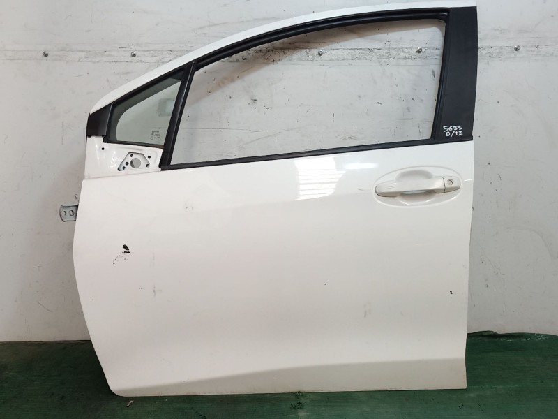 Recambio de puerta delantera izquierda para toyota yaris (_p13_) 1.5 hybrid (nhp130_) referencia OEM IAM   
