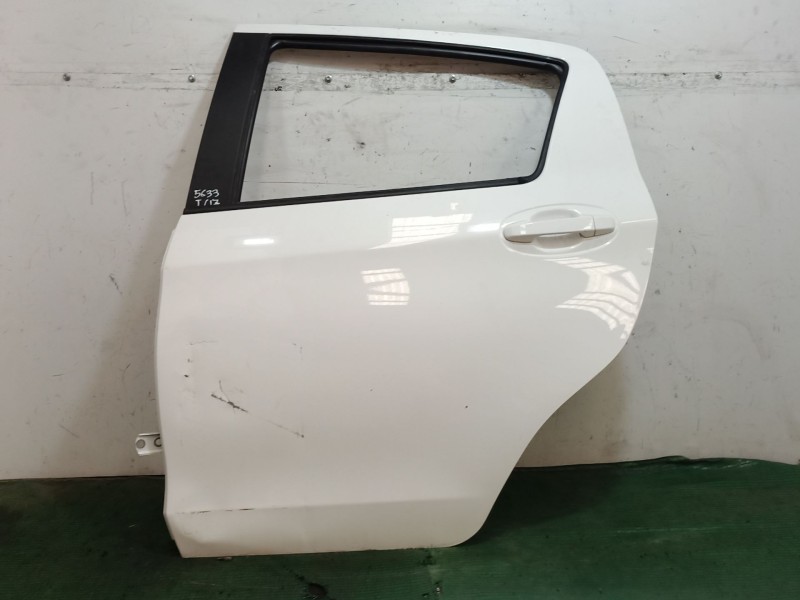 Recambio de puerta trasera izquierda para toyota yaris (_p13_) 1.5 hybrid (nhp130_) referencia OEM IAM   