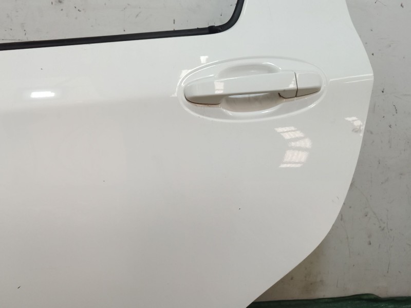 Recambio de puerta trasera izquierda para toyota yaris (_p13_) 1.5 hybrid (nhp130_) referencia OEM IAM   