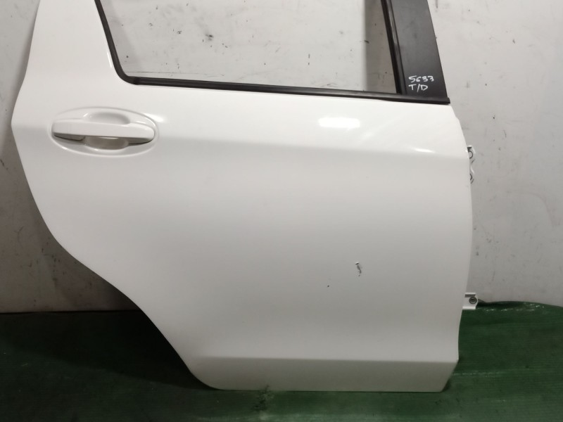 Recambio de puerta trasera derecha para toyota yaris (_p13_) 1.5 hybrid (nhp130_) referencia OEM IAM   