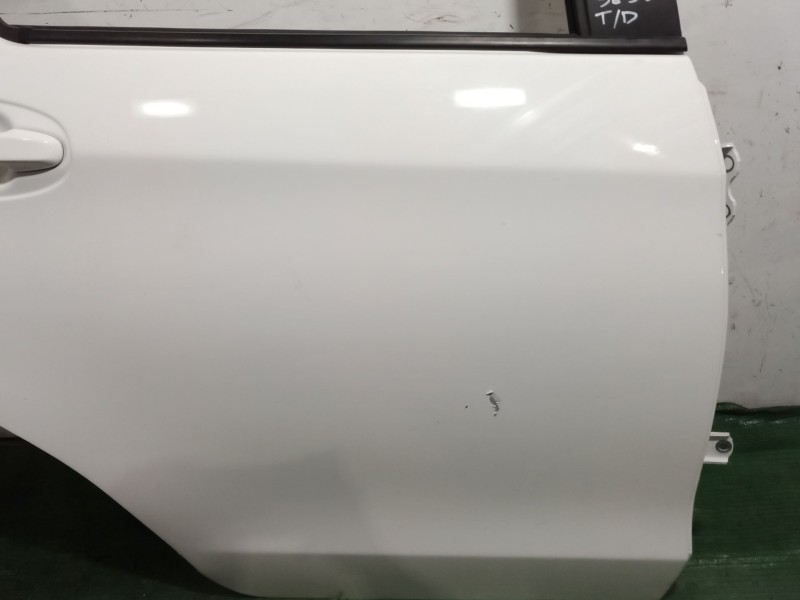 Recambio de puerta trasera derecha para toyota yaris (_p13_) 1.5 hybrid (nhp130_) referencia OEM IAM   