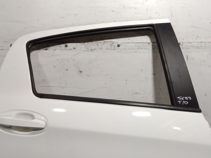 Recambio de puerta trasera derecha para toyota yaris (_p13_) 1.5 hybrid (nhp130_) referencia OEM IAM   