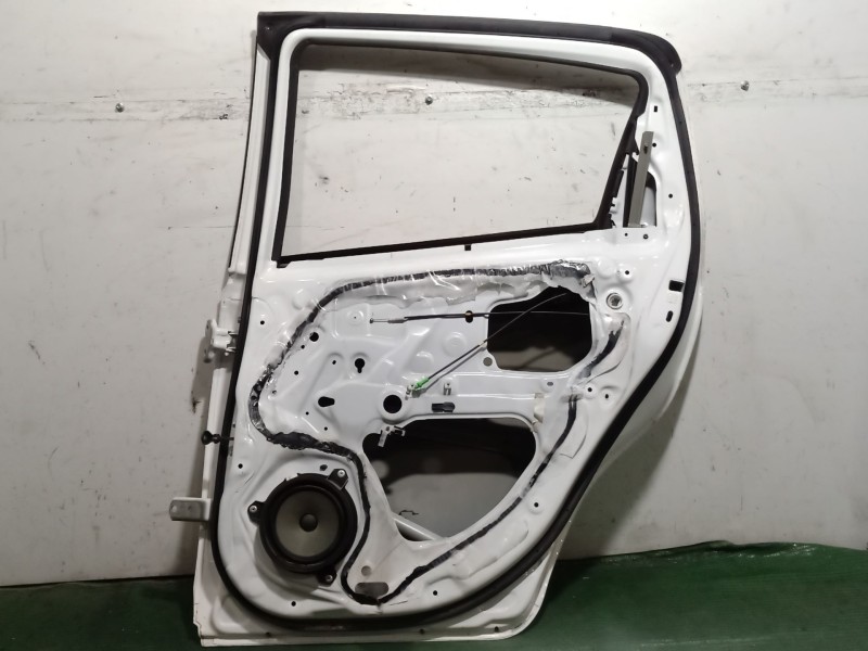 Recambio de puerta trasera derecha para toyota yaris (_p13_) 1.5 hybrid (nhp130_) referencia OEM IAM   
