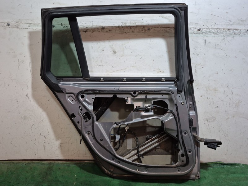 Recambio de puerta trasera izquierda para bmw 5 touring (e61) 520 d referencia OEM IAM   