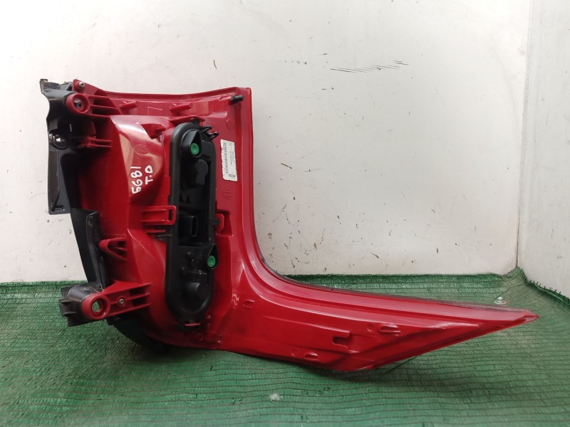 Recambio de piloto trasero derecho para peugeot 5008 (0u_, 0e_) 1.6 hdi referencia OEM IAM   