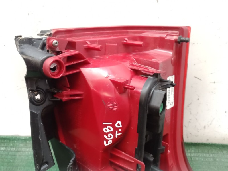 Recambio de piloto trasero derecho para peugeot 5008 (0u_, 0e_) 1.6 hdi referencia OEM IAM   