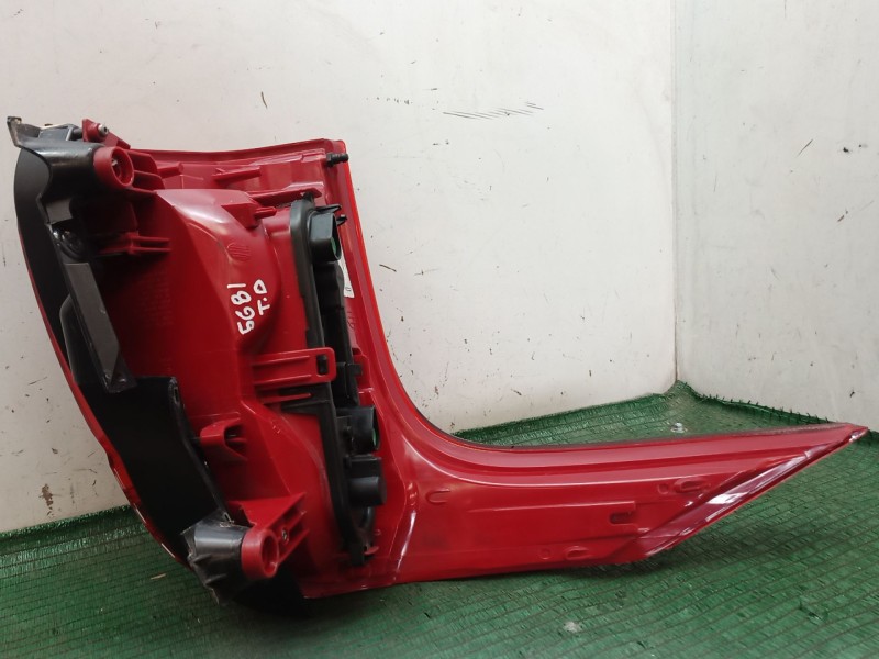 Recambio de piloto trasero derecho para peugeot 5008 (0u_, 0e_) 1.6 hdi referencia OEM IAM   