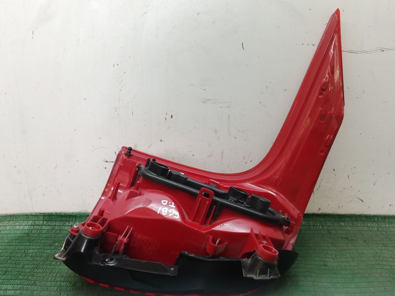 Recambio de piloto trasero derecho para peugeot 5008 (0u_, 0e_) 1.6 hdi referencia OEM IAM   