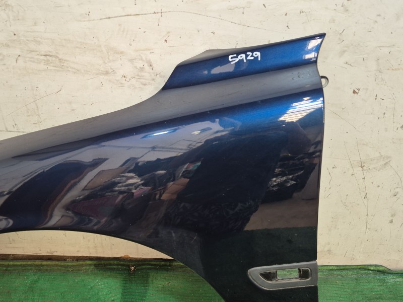 Recambio de aleta delantera izquierda para volvo v70 ii (285) 2.4 t referencia OEM IAM   