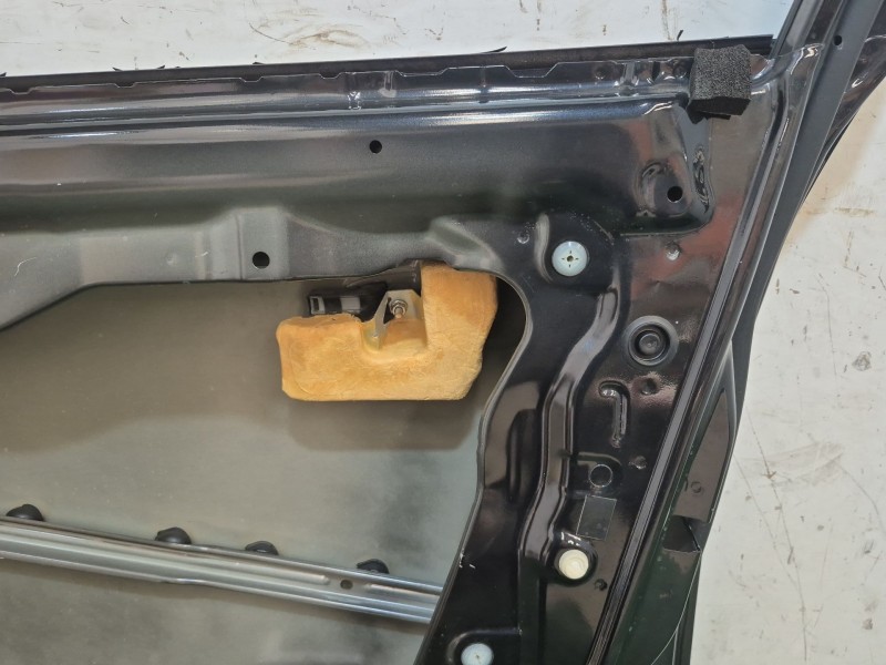 Recambio de puerta delantera derecha para mazda 3 (bl) 1.6 mzr (bl14) referencia OEM IAM   