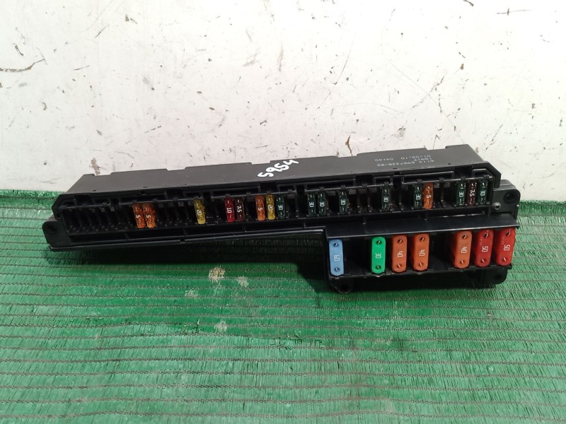 Recambio de caja reles / fusibles para bmw 5 touring (e61) 520 d referencia OEM IAM   