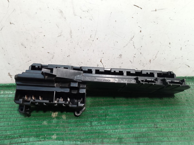 Recambio de caja reles / fusibles para bmw 5 touring (e61) 520 d referencia OEM IAM   