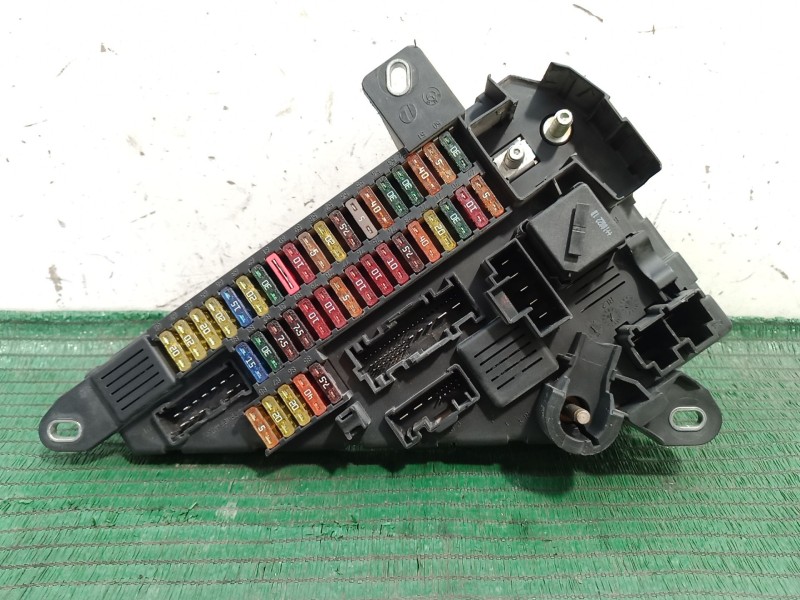 Recambio de caja reles / fusibles para bmw 5 touring (e61) 520 d referencia OEM IAM 690661901 690661901 690661901