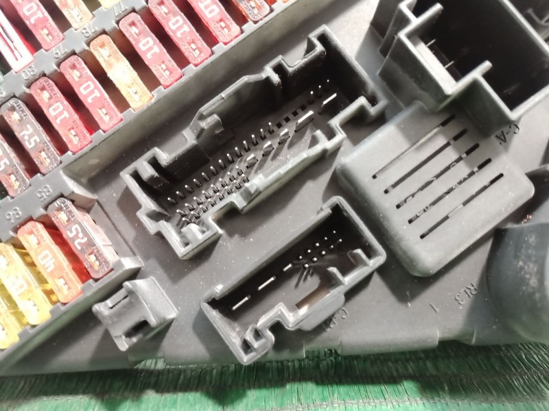 Recambio de caja reles / fusibles para bmw 5 touring (e61) 520 d referencia OEM IAM 690661901 690661901 690661901