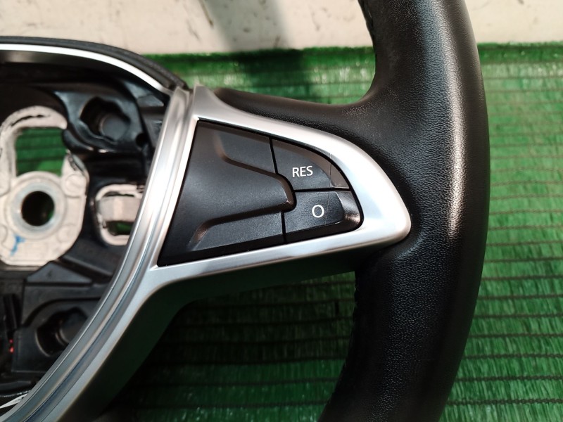 Recambio de volante para dacia sandero ii tce 90 (b8m1, b8ma) referencia OEM IAM 484007478R 484007478R 484007478R