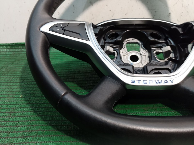 Recambio de volante para dacia sandero ii tce 90 (b8m1, b8ma) referencia OEM IAM 484007478R 484007478R 484007478R