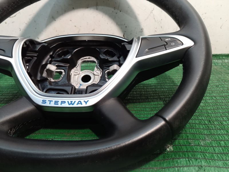 Recambio de volante para dacia sandero ii tce 90 (b8m1, b8ma) referencia OEM IAM 484007478R 484007478R 484007478R