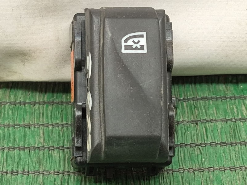 Recambio de interruptor para dacia sandero ii tce 90 (b8m1, b8ma) referencia OEM IAM   