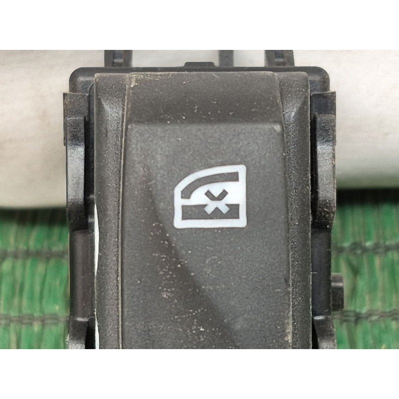 Recambio de interruptor para dacia sandero ii tce 90 (b8m1, b8ma) referencia OEM IAM   