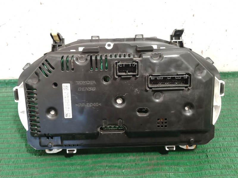 Recambio de cuadro instrumentos para toyota yaris (_p1_) 1.5 (ncp13_) referencia OEM IAM   