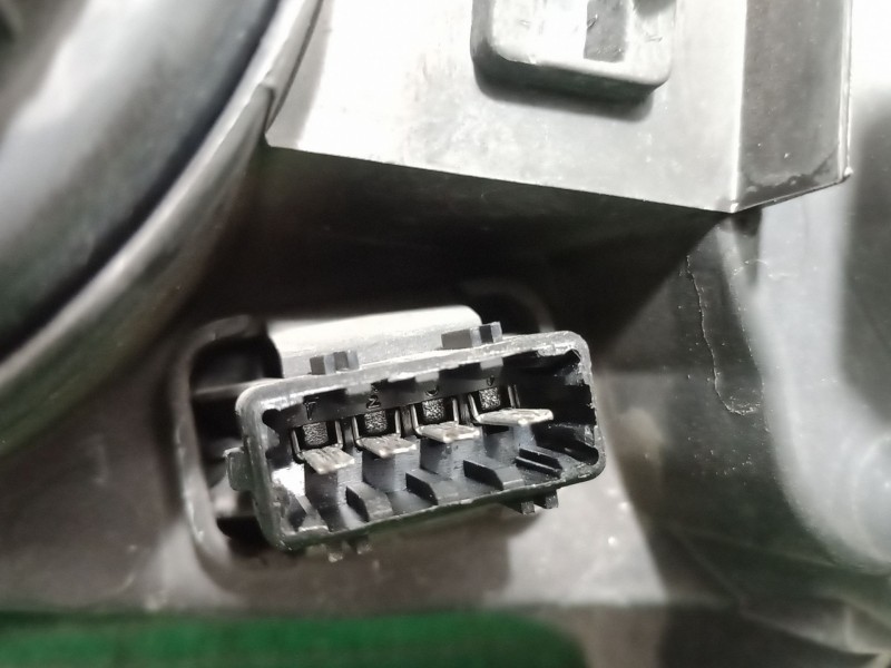 Recambio de faro derecho para volvo v70 ii (285) 2.4 t referencia OEM IAM   