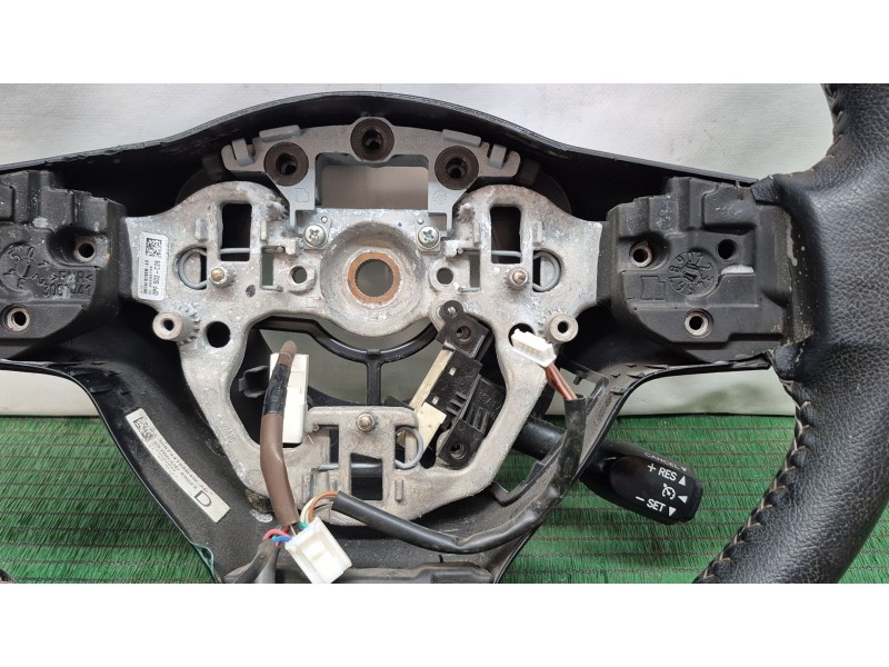 Recambio de volante para toyota yaris (_p13_) 1.5 hybrid (nhp130_) referencia OEM IAM   