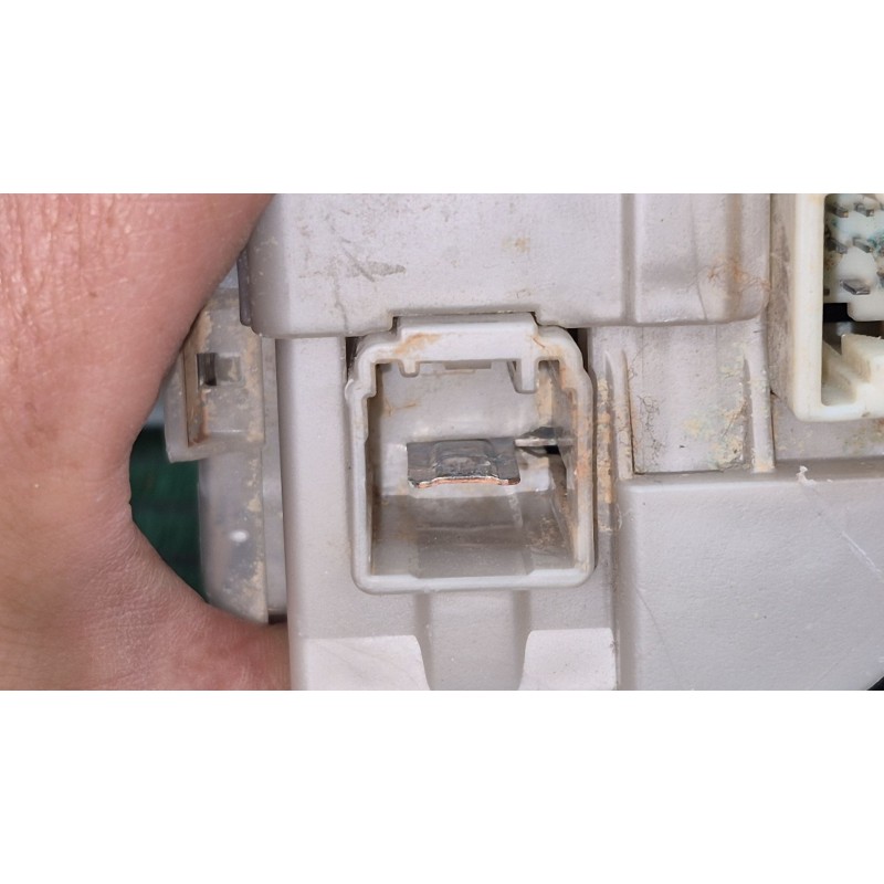 Recambio de caja reles / fusibles para toyota yaris (_p13_) 1.5 hybrid (nhp130_) referencia OEM IAM   
