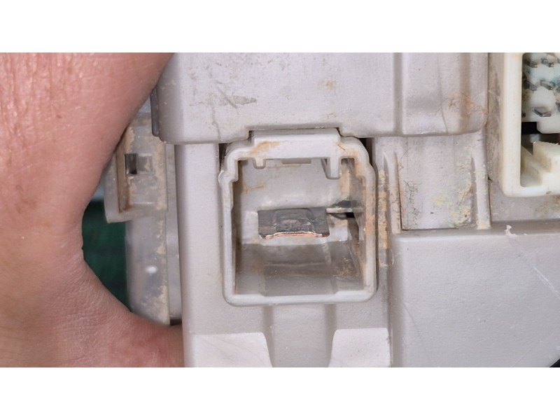 Recambio de caja reles / fusibles para toyota yaris (_p13_) 1.5 hybrid (nhp130_) referencia OEM IAM   