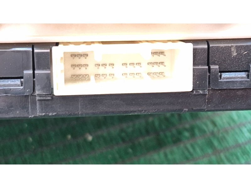 Recambio de caja reles / fusibles para toyota yaris (_p13_) 1.5 hybrid (nhp130_) referencia OEM IAM   