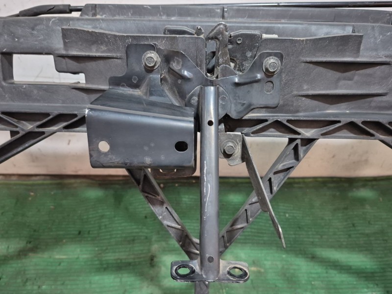 Recambio de panel frontal para mazda 3 (bl) 1.6 mzr (bl14) referencia OEM IAM BP4K53110 BP4K53110 BP4K53110